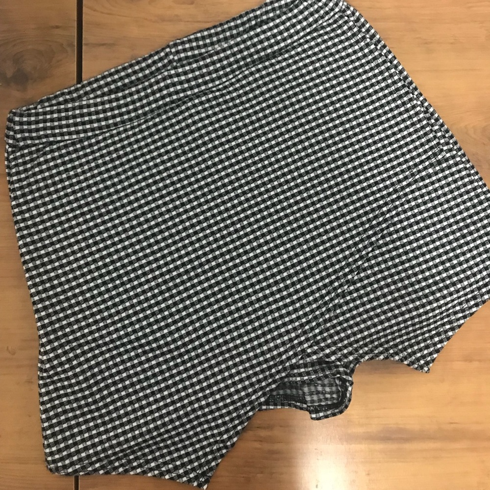 BooHoo gingham mini skort